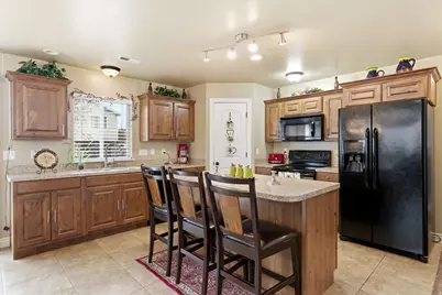 602 Ridge Place Dr, Ogden, UT 84404 - Photo 8