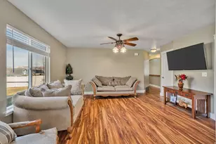 332 W Hillside Dr, Saratoga Springs, UT 84045 - Photo 8