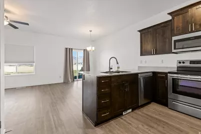 826 N Gleneagles Ct, Tooele, UT 84074 - Photo 8