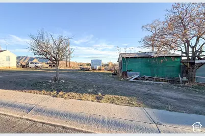 124 Grassy Trail Dr, East Carbon, UT 84520 - Photo 2
