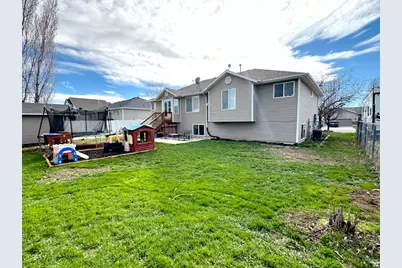 1926 N 2530 W, Clinton, UT 84015 - Photo 2