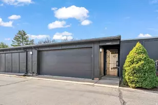 4987 S Beaverbrook Ln, Salt Lake City, UT 84117 - Photo 2