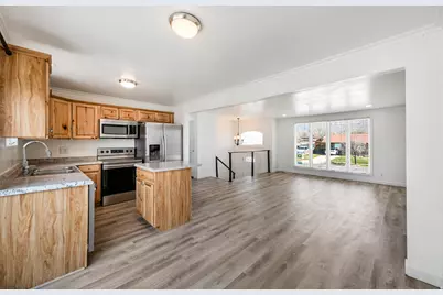 9822 S Darin Dr, Sandy, UT 84070 - Photo 6