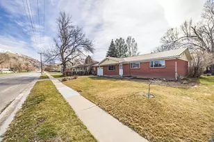 580 E 300 S, Hyrum, UT 84319 - Photo 4