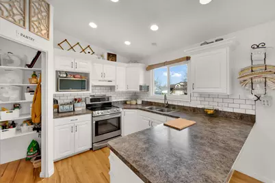 290 W 1350 N, Centerville, UT 84014 - Photo 10