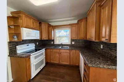 73 Garden St, Helper, UT 84526 - Photo 16