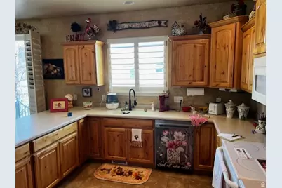 1542 W Myrtlewood Ln S, South Jordan, UT 84095 - Photo 12