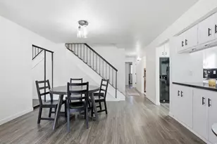 8109 S Cottonwood Hills Cir S, Sandy, UT 84094 - Photo 4