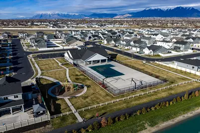 3261 S Burkhill Ln, Syracuse, UT 84075 - Photo 46