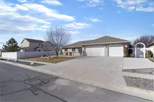 12252 S Margaret Rose Dr, Riverton, UT 84065 - Photo 2