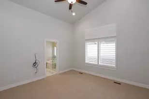 10673 S Bridlewood Ln, Sandy, UT 84092 - Photo 14