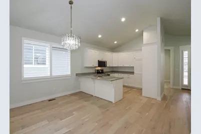 10673 S Bridlewood Ln, Sandy, UT 84092 - Photo 4