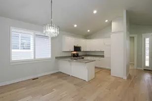 10673 S Bridlewood Ln, Sandy, UT 84092 - Photo 4