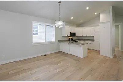 10673 S Bridlewood Ln, Sandy, UT 84092 - Photo 8