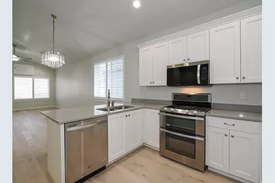 10673 S Bridlewood Ln, Sandy, UT 84092 - Photo 6