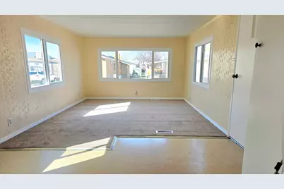 680 N Main #D14, Kaysville, UT 84037 - Photo 4