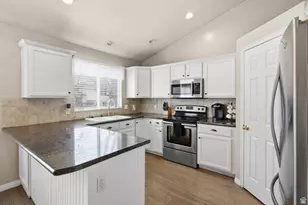 687 West 2025 North, Centerville, UT 84014 - Photo 4