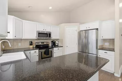 687 W 2025 N, Centerville, UT 84014 - Photo 10