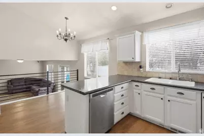 687 W 2025 N, Centerville, UT 84014 - Photo 6