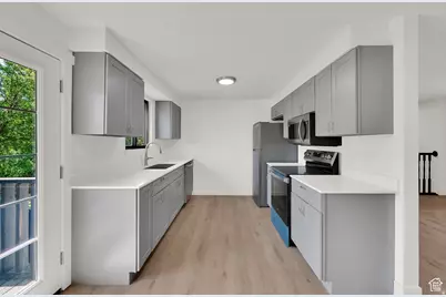 282 E 925 S, Layton, UT 84041 - Photo 4