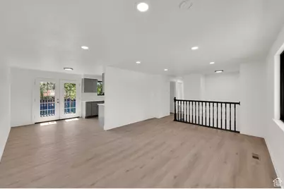 282 E 925 S, Layton, UT 84041 - Photo 6