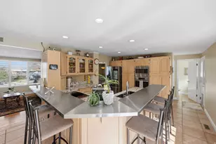 2140 E Nye Cir S, Cottonwood Heights, UT 84121 - Photo 8