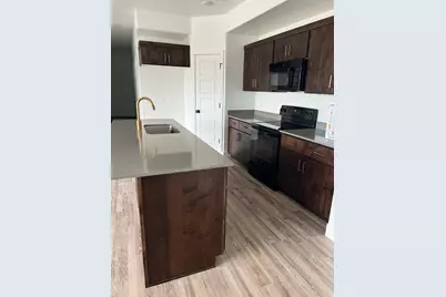 1076 W 490 S #304, American Fork, UT 84003 - Photo 4