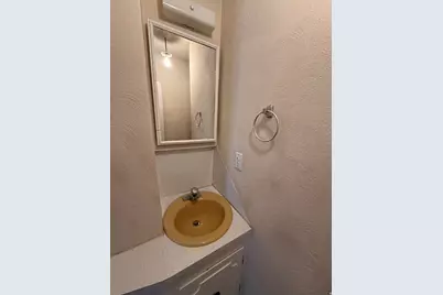 305 E 300 S, Provo, UT 84606 - Photo 32