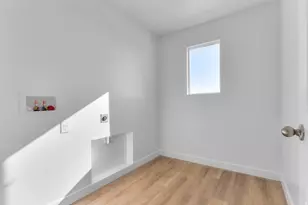 284 E Levengrove Dr, Lehi, UT 84048 - Photo 14