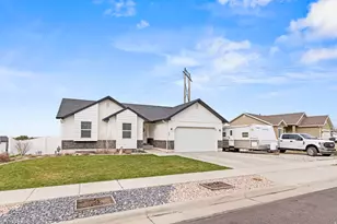 624 S 900 E, Brigham City, UT 84302 - Photo 2