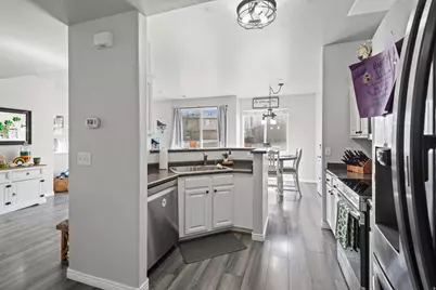 6633 W Yellow Poppy Dr, West Jordan, UT 84081 - Photo 10