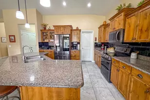 3571 W 250 N, Hurricane, UT 84737 - Photo 8