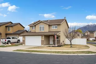 804 Willow Brook Ln, Pleasant View, UT 84404 - Photo 1