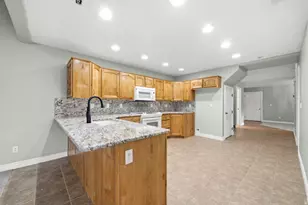 325 W Willow Way, Pleasant View, UT 84414 - Photo 10