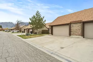 325 W Willow Way, Pleasant View, UT 84414 - Photo 4