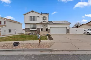 1254 W 725 N, Clinton, UT 84015 - Photo 2