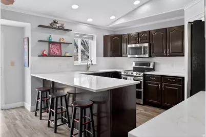 2487 W Lusterpointe Ln, West Jordan, UT 84088 - Photo 10