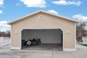 2487 W Lusterpointe Ln, West Jordan, UT 84088 - Photo 38