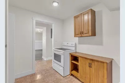 4678 W 3100 S, West Valley, UT 84120 - Photo 32