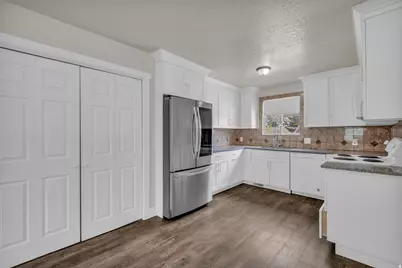 4678 W 3100 S, West Valley, UT 84120 - Photo 14