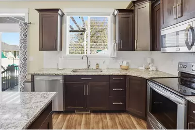 2113 E 1200 N, Layton, UT 84040 - Photo 12