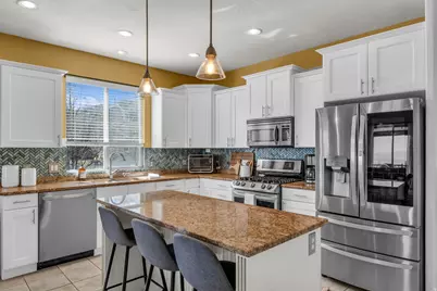 2158 E Bald Eagle Ct S, Draper, UT 84020 - Photo 10