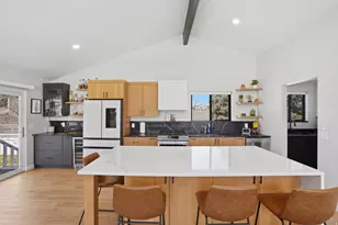 2853 E Willow Hills Dr, Sandy, UT 84093 - Photo 12