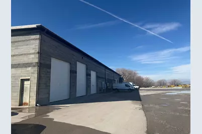 889 W Center, Hyde Park, UT 84318 - Photo 2