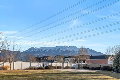 326 W Shoreline Ct, Vineyard, UT 84059 - Photo 2