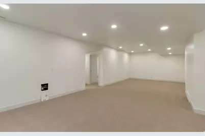 2132 N 725 W, Centerville, UT 84014 - Photo 32