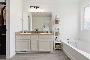 8262 S Pin Oak Dr, West Jordan, UT 84081 - Photo 10