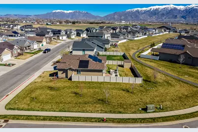 2487 W Harmony Dr, Layton, UT 84041 - Photo 38