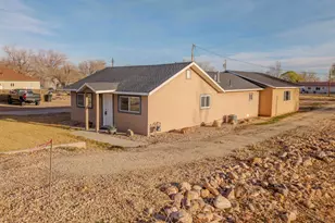 377 W 200 N, Roosevelt, UT 84066 - Photo 2