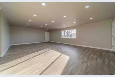 377 W 200 N, Roosevelt, UT 84066 - Photo 10